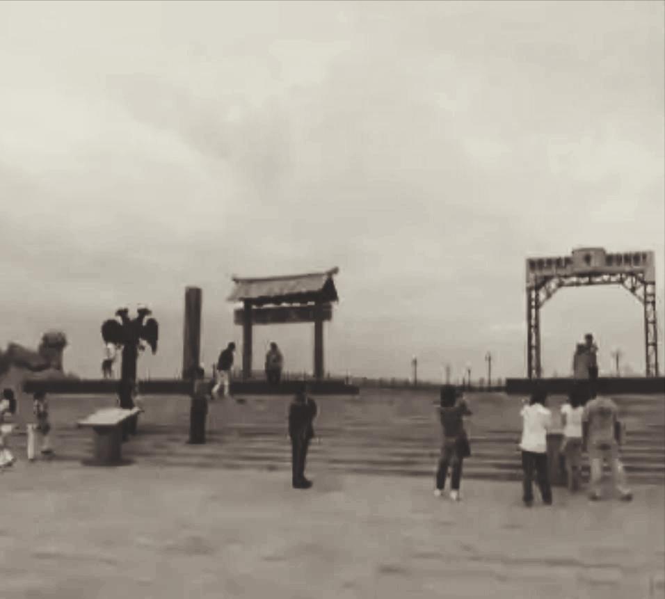 上世纪60年代初，一个陈姓青年乘坐火车抵达满洲里，四处打听如何去苏联上大学？当即