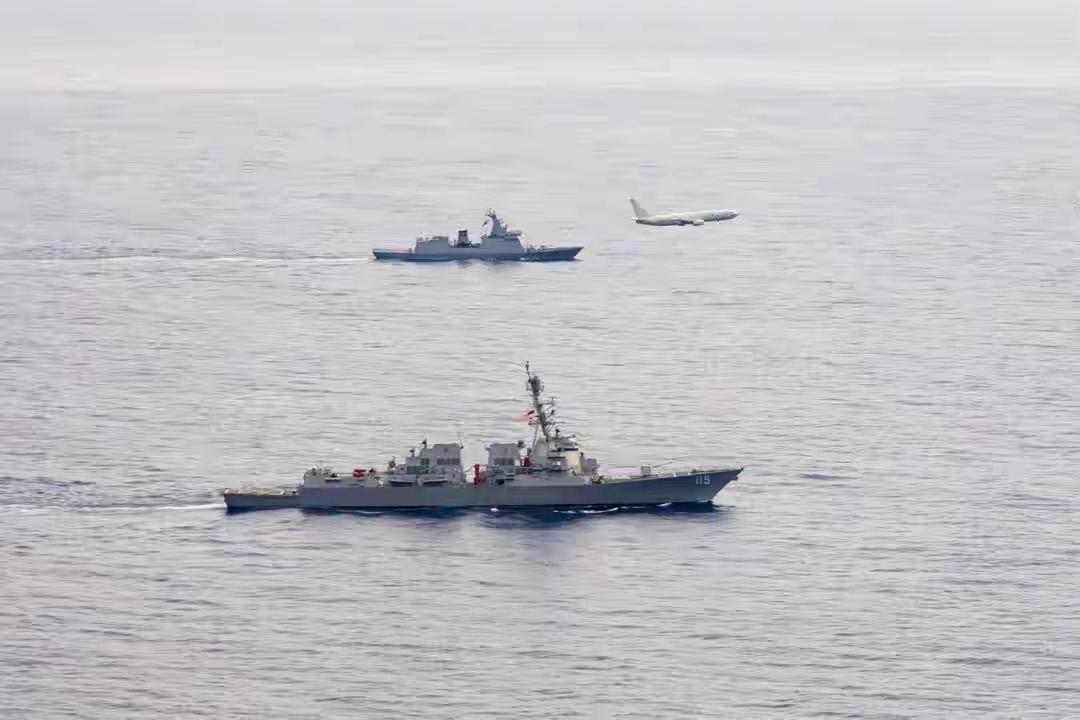 菲方在黄岩岛又来“铁索连环”，这出戏演给谁看？12月13日中午，菲律宾方面在