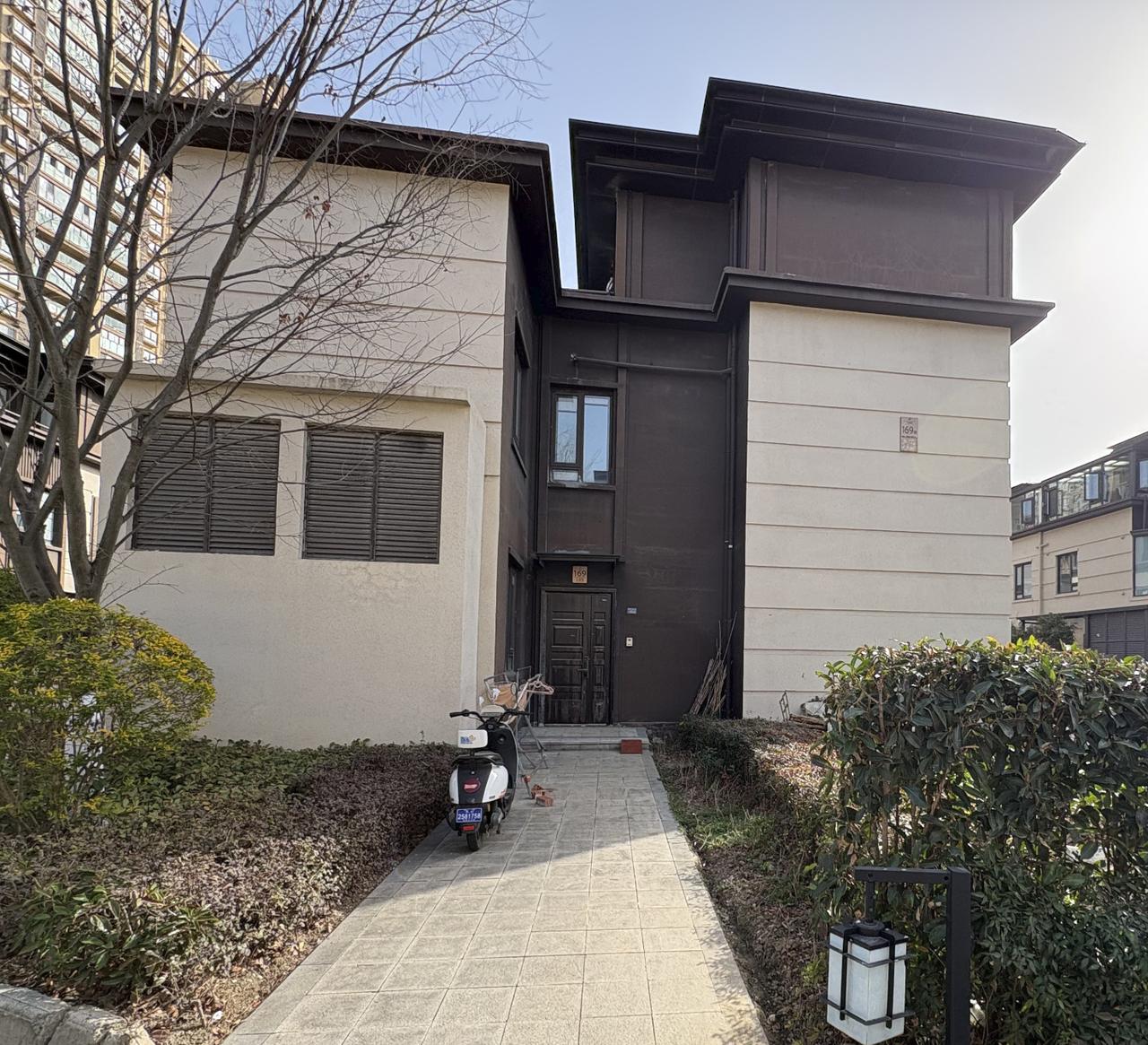 我是不是飘了，竟敢去看500W的联排今年40岁了，房、车都没有贷款了，儿子上