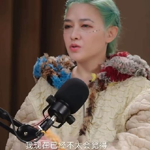 现在才觉得范晓萱才是华冈七仙女中活得最通透的那一个。大S和小S看似离经叛道，