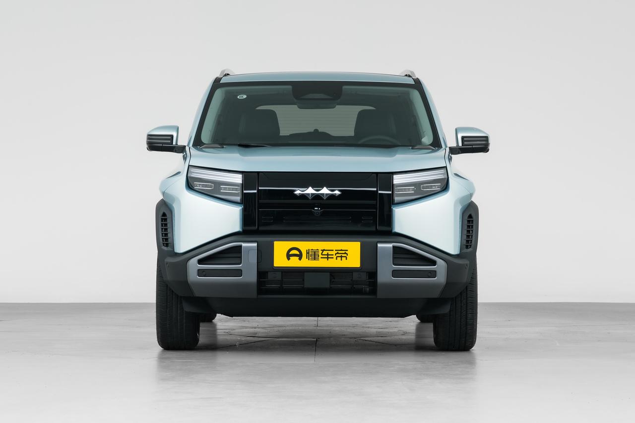 最近试驾了新款方程豹钛3闪充版，它后驱版标620km续航，实测市区跑一星期只充一