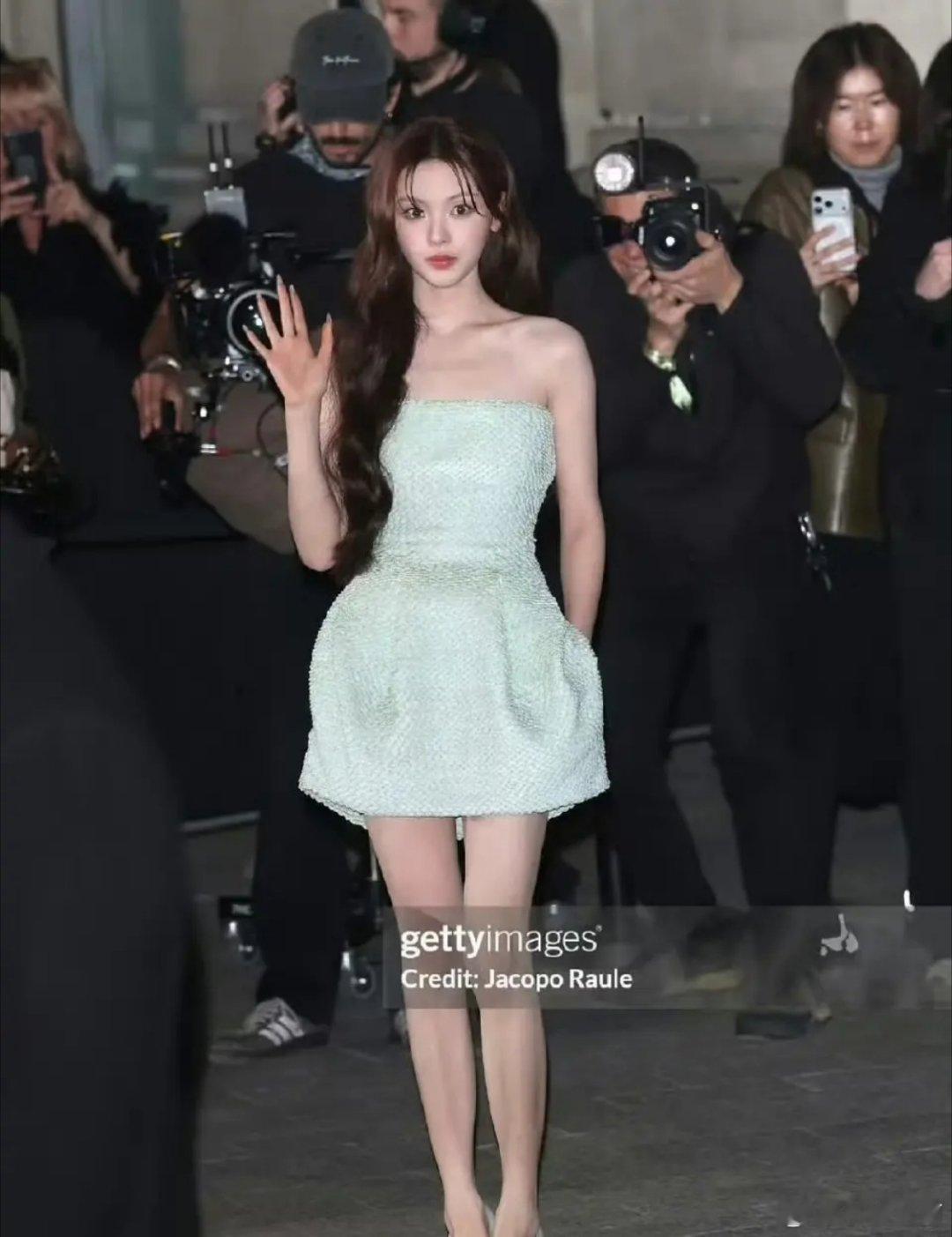 杨超越皮肤状态这么好脸很精致