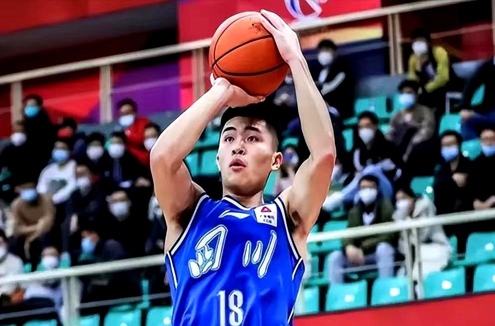 后场补强引援忙！南京同曦欲现金交易引进四川后卫于枭永同曦想用现金换于枭永