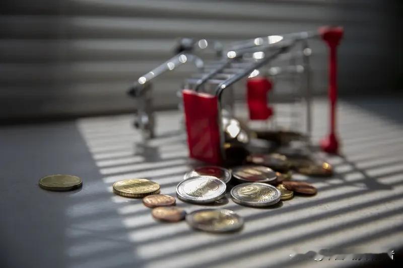 手握100万现金别瞎折腾！过来人劝：存银行+月入三五千，10年能多活20岁