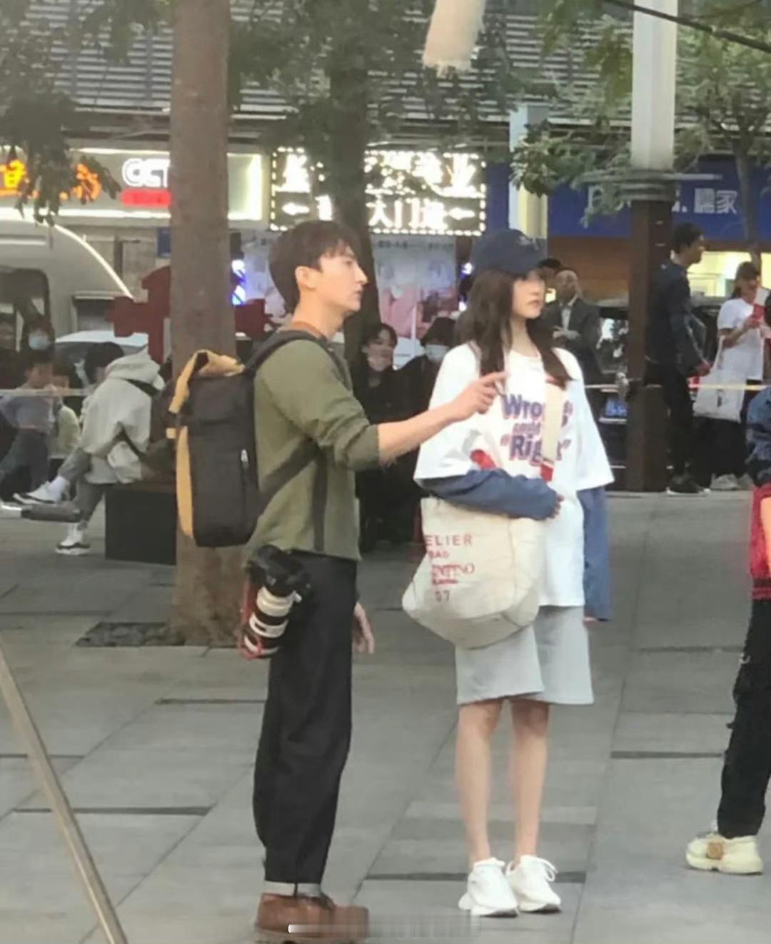 关晓彤家世好，长的好，性格好，身材好，完全扒不出黑点，黑子只能说她壮[doge]