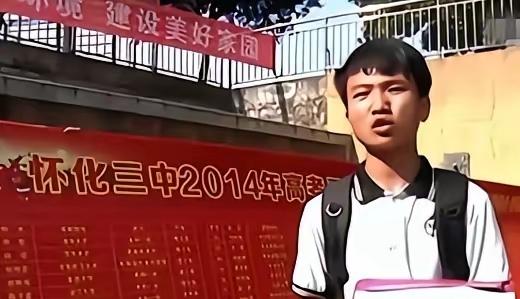 2014年高考，湖南怀化杨鹏674分被清华大学录取。记者采访时，他一度哽咽“爸爸