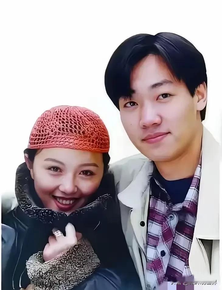 其实朱媛媛也是幸福的，跟初恋结婚，而且是大学里最纯真最纯粹的校园恋情，虽然没有白
