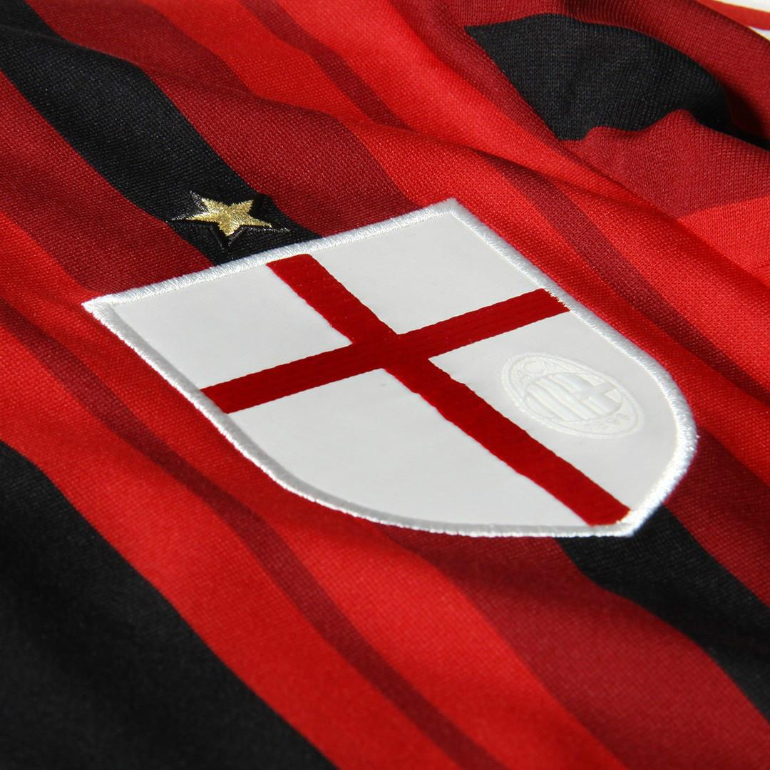 7点半，请搬起你的小板凳看咪咕！最近老是有人调侃中国米兰球迷少，说米兰凌晨直播