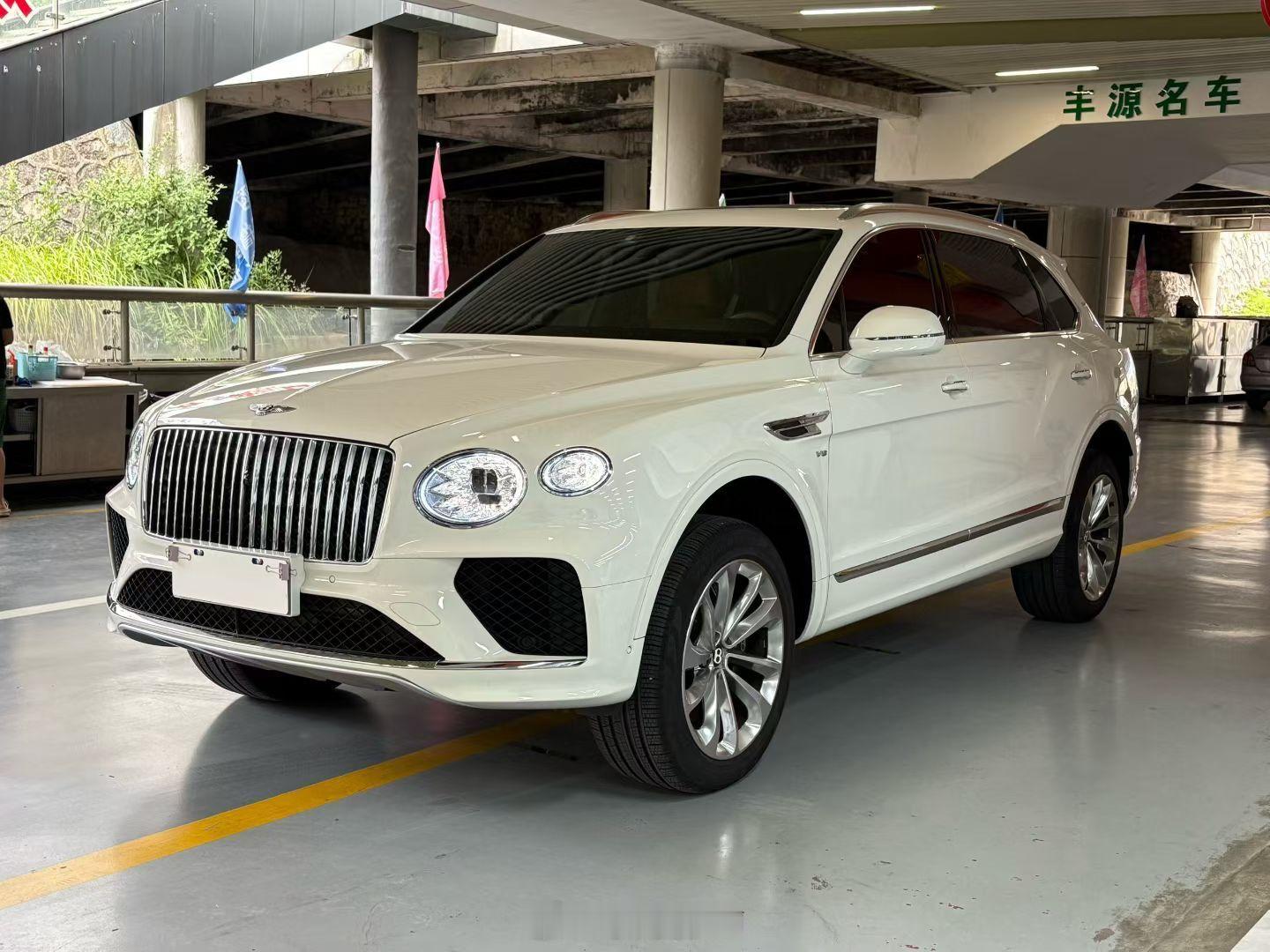 24年宾利添越加长.行驶20000公里