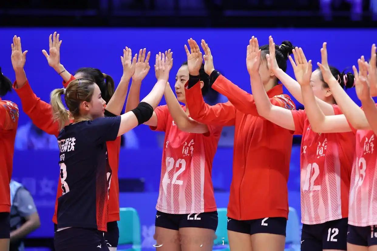 女排半决赛，江苏女排3比0福建女排（25-1425-1325-19），江苏女