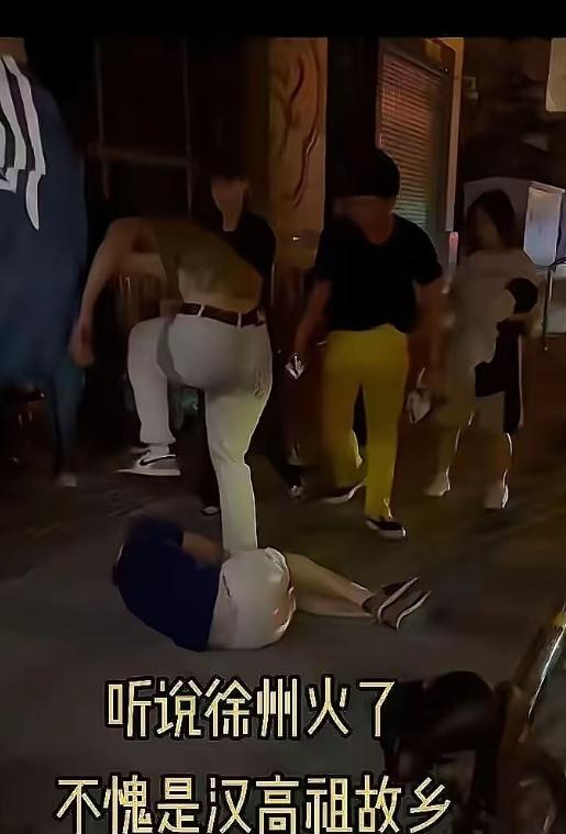 徐州那对哈萨克斯坦留学生情侣，昨天在苏宁商圈算是踢到铁板了。6月9日晚间，江