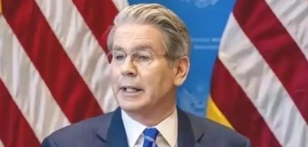 美国财长贝森特公开声称：世界没法承受，一个贸易顺差达到，一万亿美元的中国！中国想