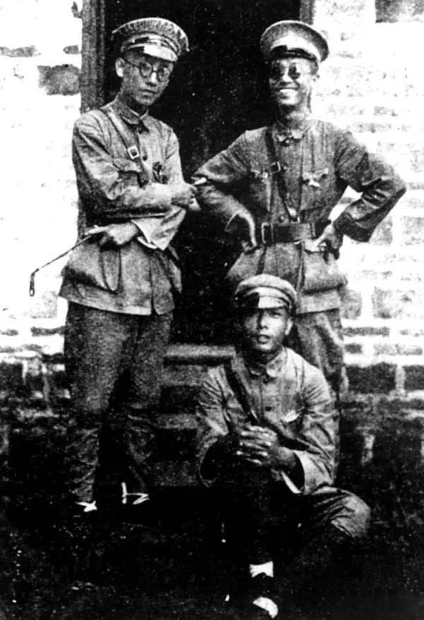 他是国民革命军北伐军中将，他因揭露右翼对革命的背叛被通缉并流亡日本，他在七七事变