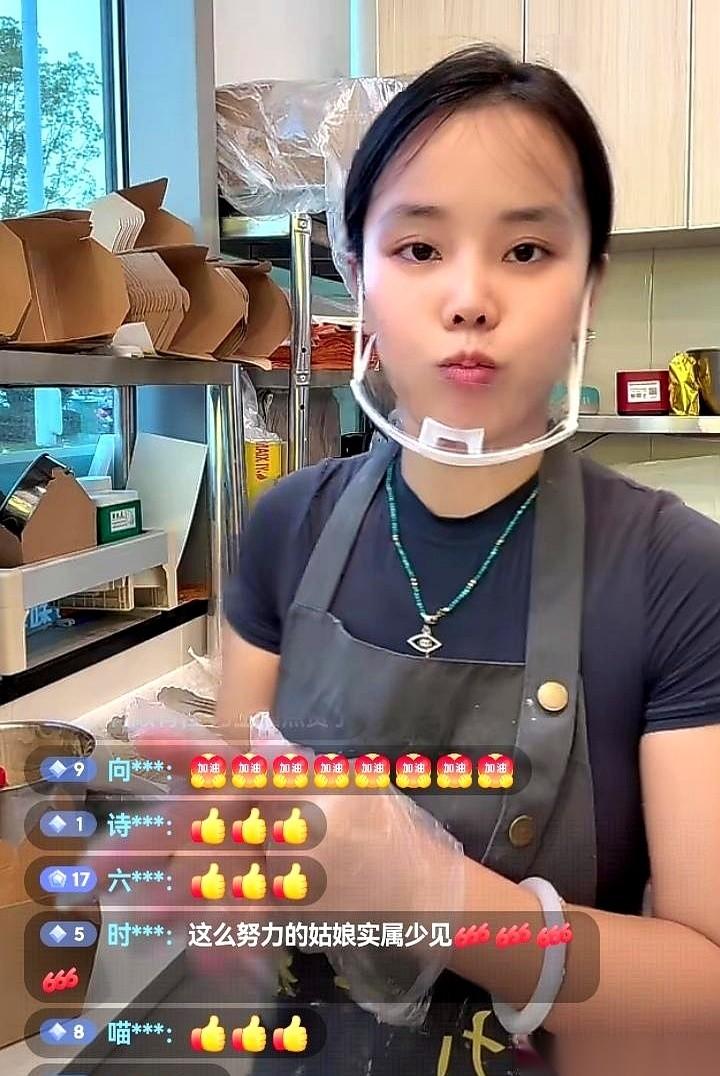 “寒假了，言宝还回河南吗？”熊磊的直播间，一条评论轻轻飘过，底下瞬间跟了好几条