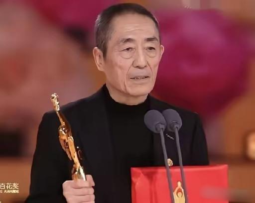 张艺谋导演求你了退休吧你现在的电影一股老人味，一股上世纪的味道，已经无法