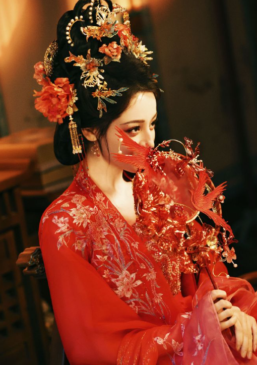 你就好像天上的太阳，虽然够不到