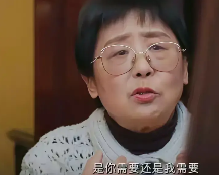 《是妈妈是女儿》首播就这么劲爆吗？节目一开始，黄圣依和她妈妈便呈现出针锋相对