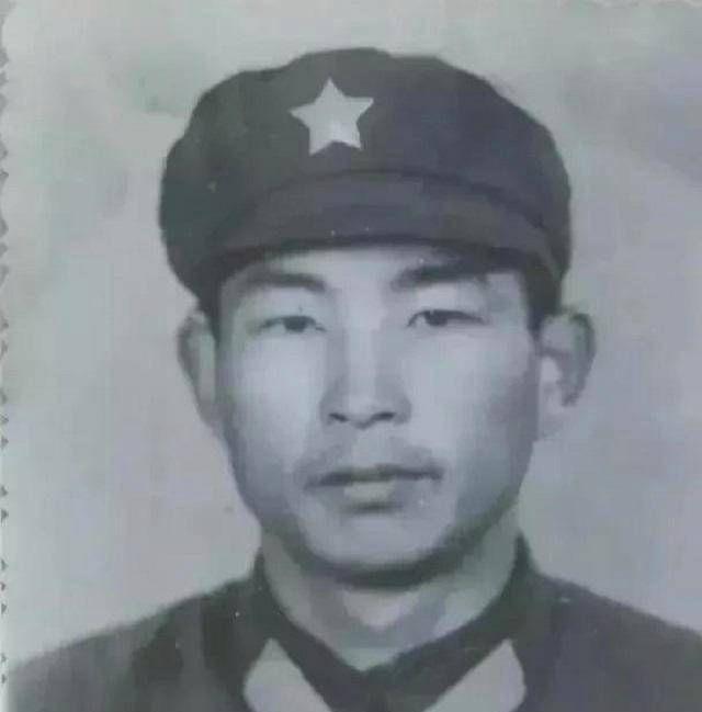 1980年，十几名越军包围了小战士许明习，越军见他孤身一人，便想抓活的回去领赏，