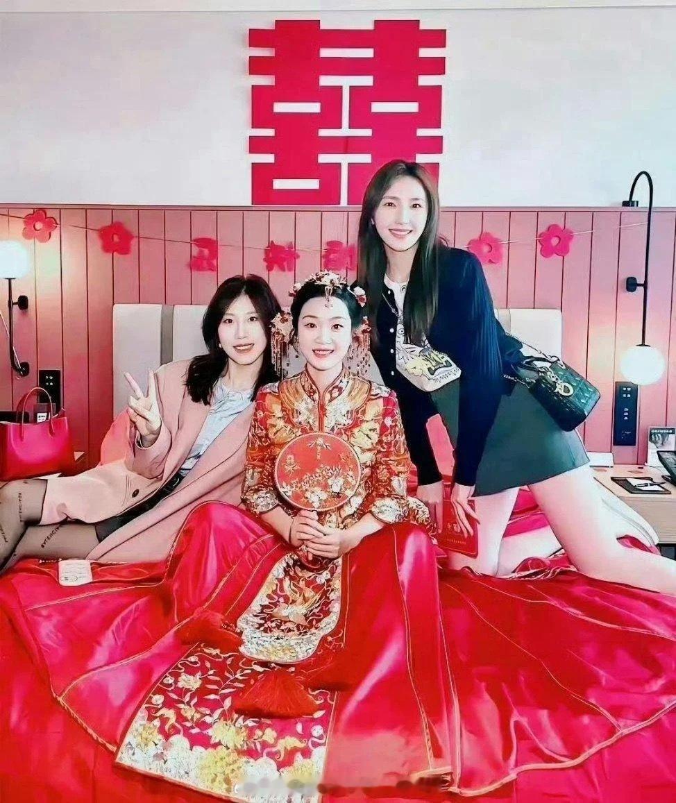 这黑衣服的伴娘，有点喧宾夺主吧？