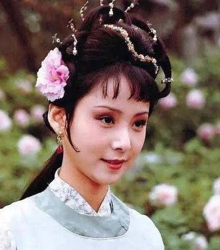 晴雯拿一丈青戳坠儿太狠毒？真相是晴雯保全了坠儿，还替她背了锅…提起晴雯戳坠