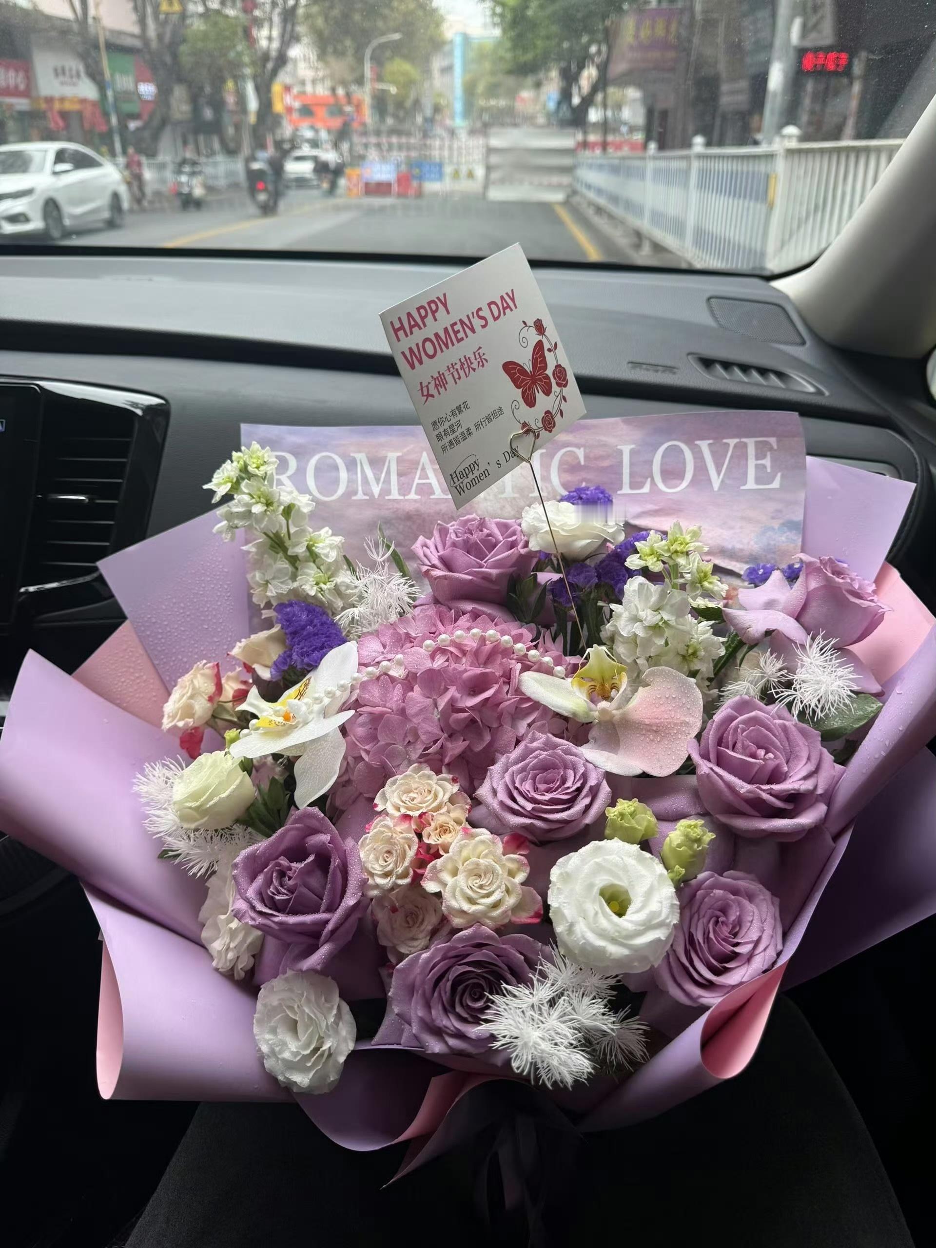 最近有很多想法，觉得身边很多人一直焦虑，他们总觉得自己普通、平庸、工资不高、生活