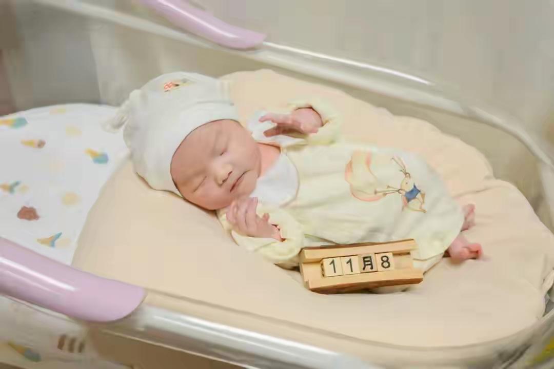 3600块生个娃？我妈笑出假牙：当年生我，鸡蛋都比这金贵！凌晨两点，闺蜜小
