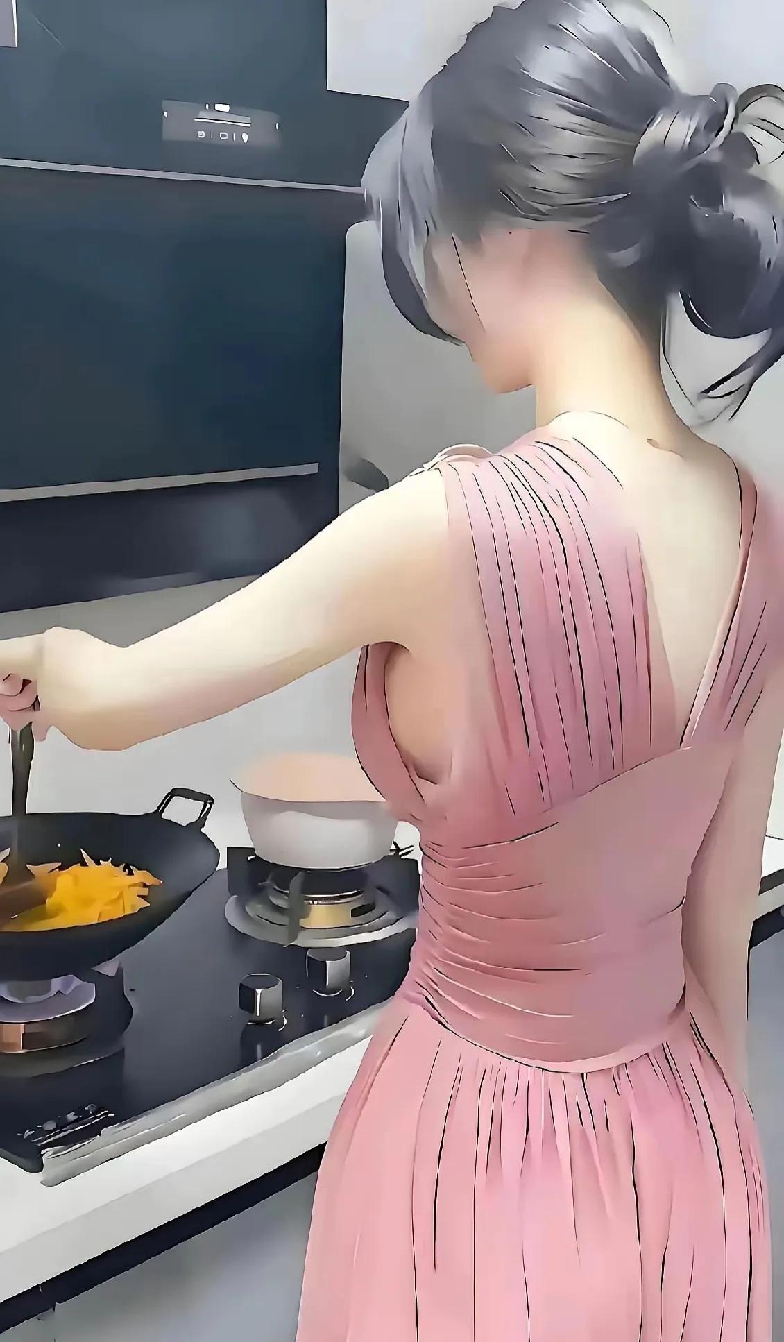 小姨子离婚了没地方去，平常住在单位，今年中秋节放假来我家里过。洗衣服，做饭样样都