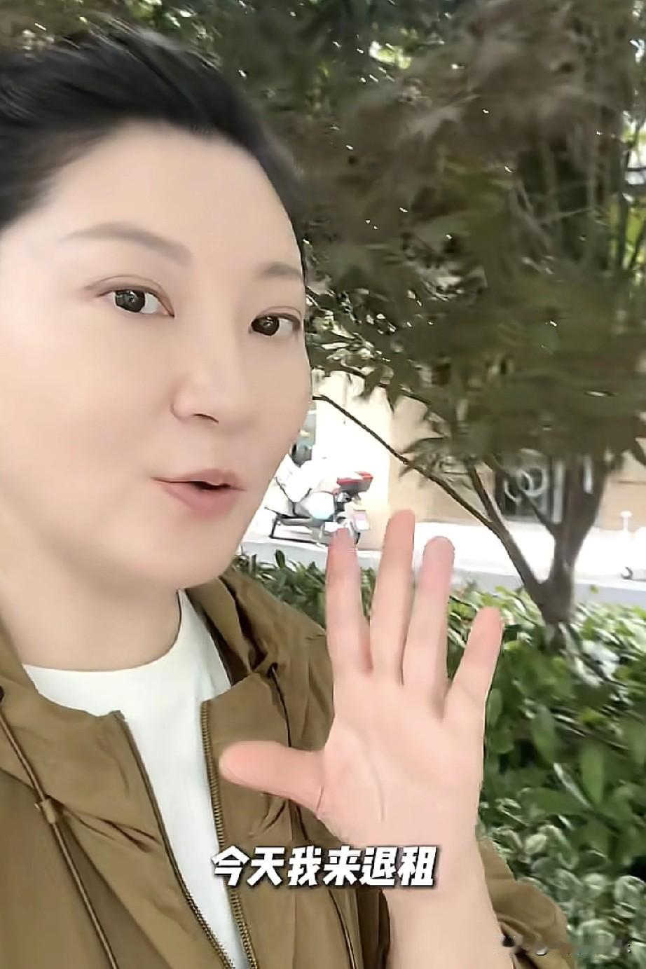 大半夜刷到王暖暖退租的视频，她和无忧解约后，说会退网，看来现在是要动真格的了