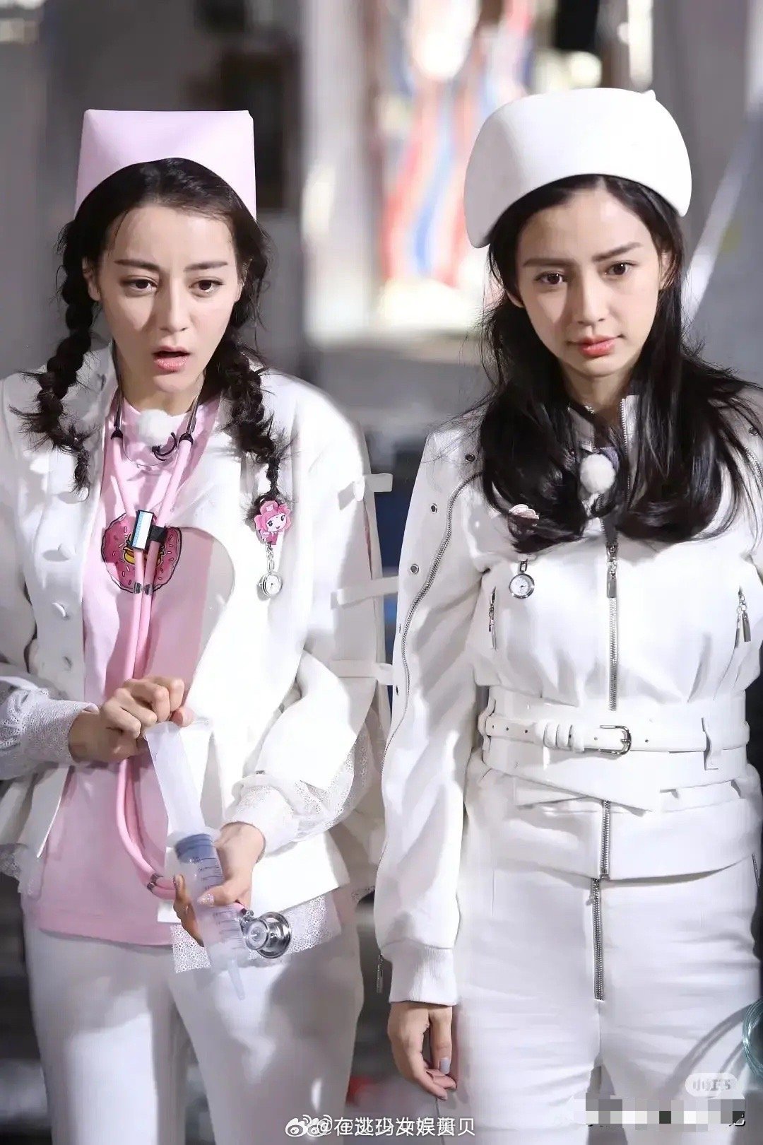 现在看跑男时期的热巴和baby都好稚嫩啊，baby这时候竟然刚生完娃，真是一点也