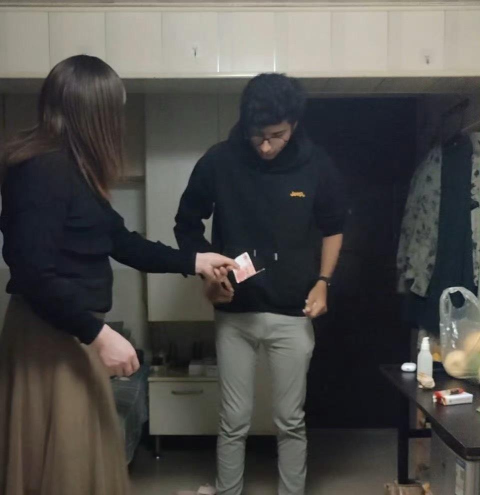 南京红老头系38岁男子老红书当年小红帽没收到的100圆子，红姐替人给了[捂脸哭]
