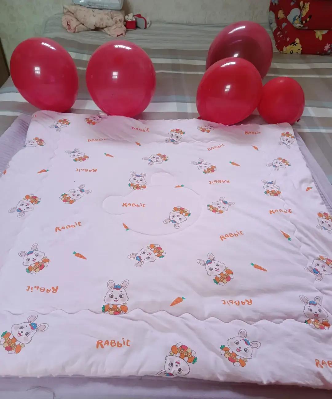 孙女昨天被送回来，老公立刻去商场挑了新褥子，夜里把旧毛毯手洗三遍，晾在暖气片上烘