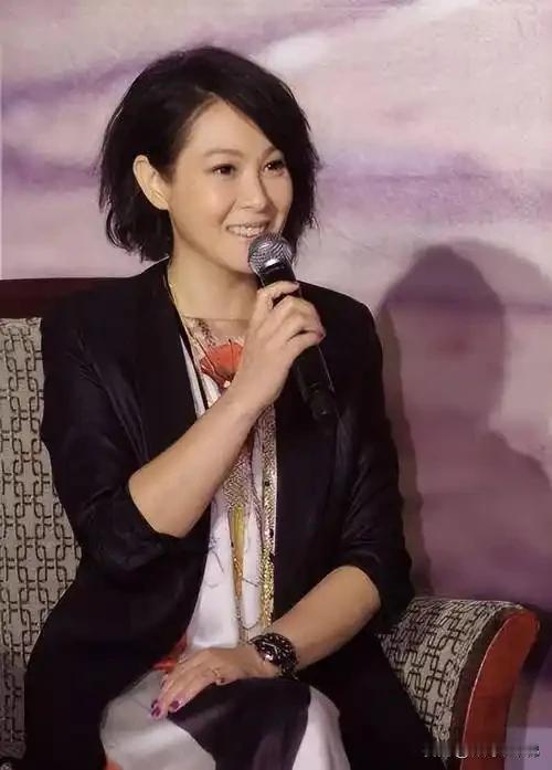 奶茶刘若英告诉所有女生一件事。生孩子别太早，也别太晚。普通女孩25岁之前