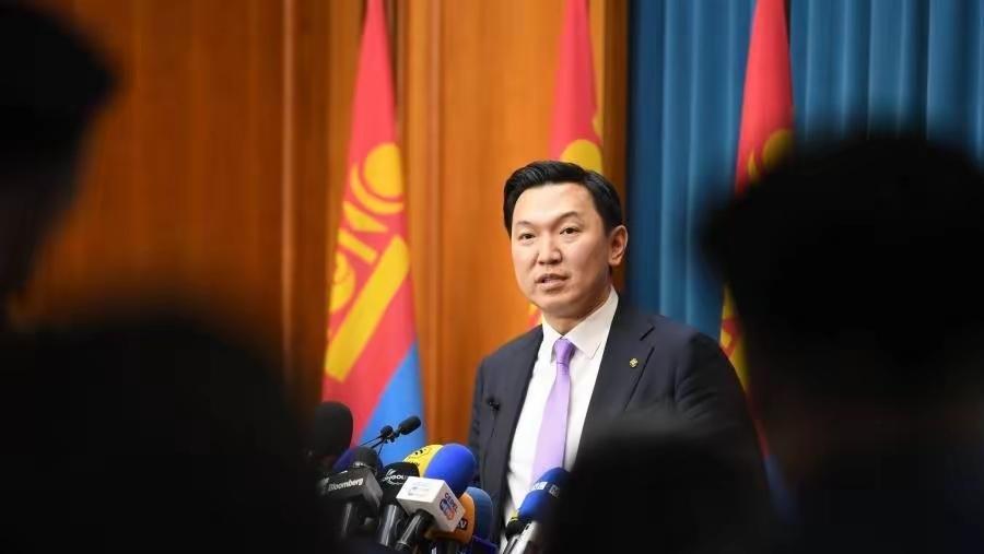 蒙古国国家大呼拉尔主席乌其尔勒3月24日还在访问中国，强调发展中蒙友好关系。