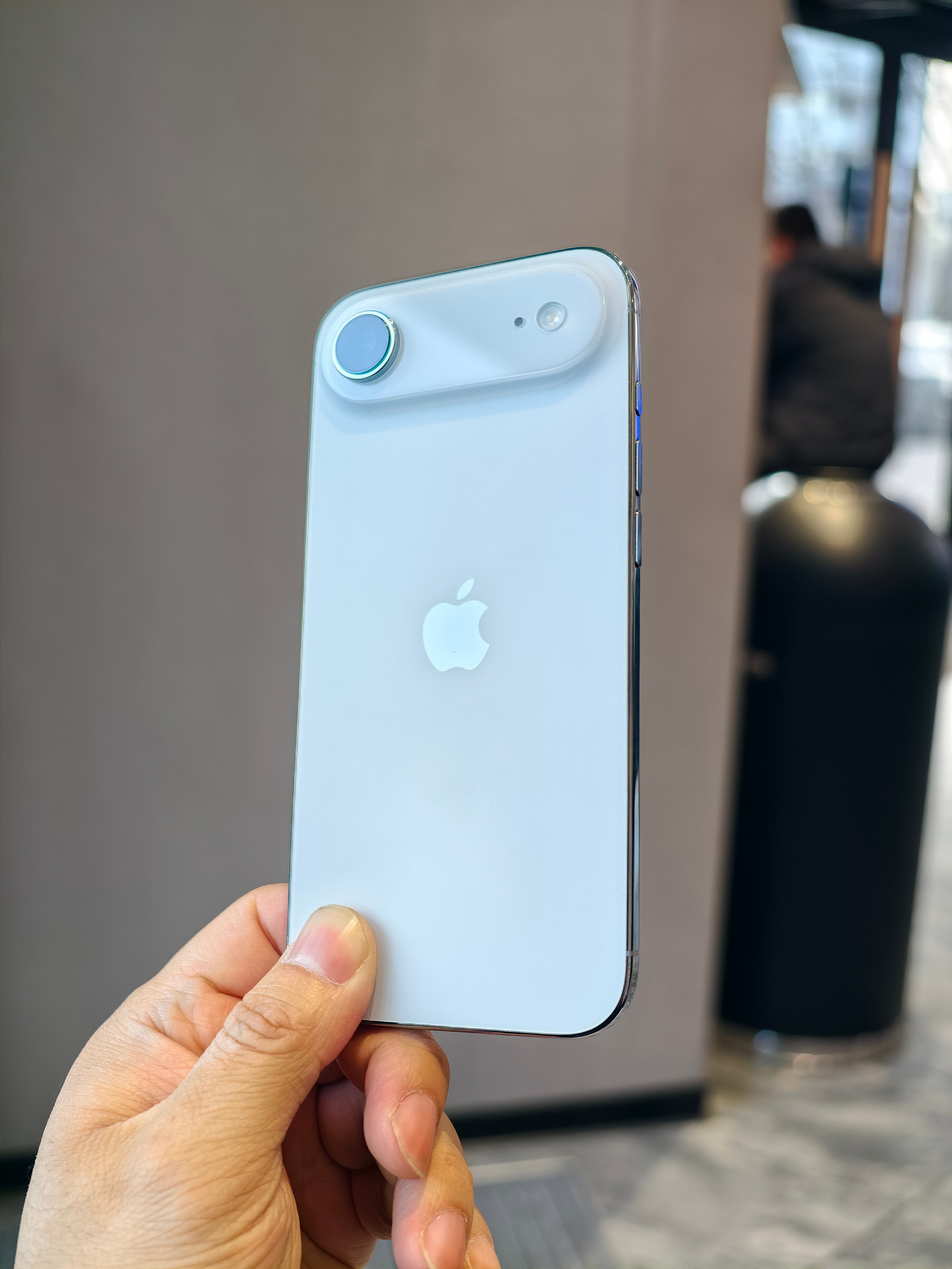 对我来说，iPhoneAir的续航压根算不上主要问题，实际用下来续航表现其实并