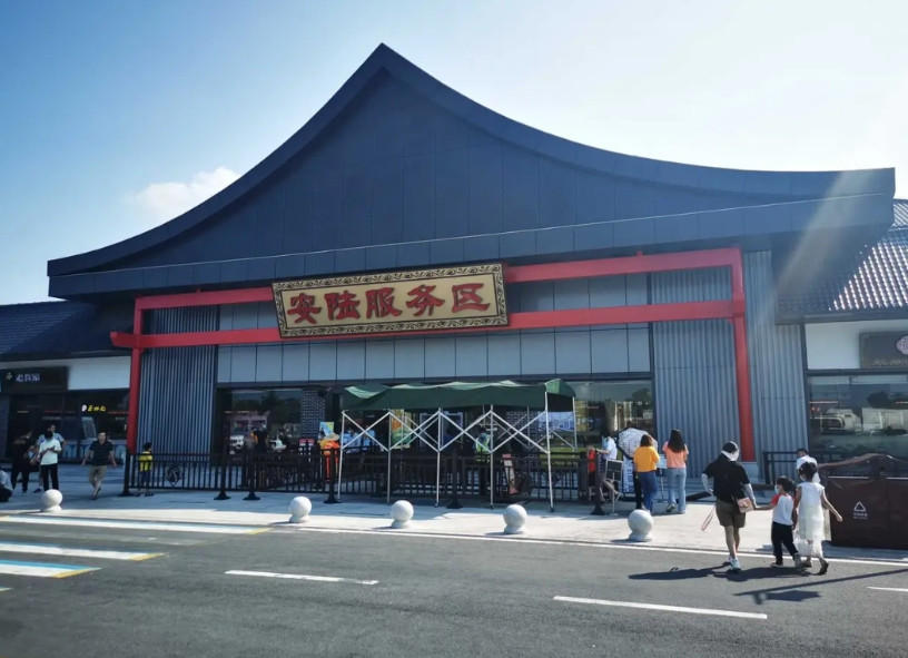 比亚迪董事长王传福来孝感了8月24日，据网友发视频称，全球新能源汽车龙头老大比