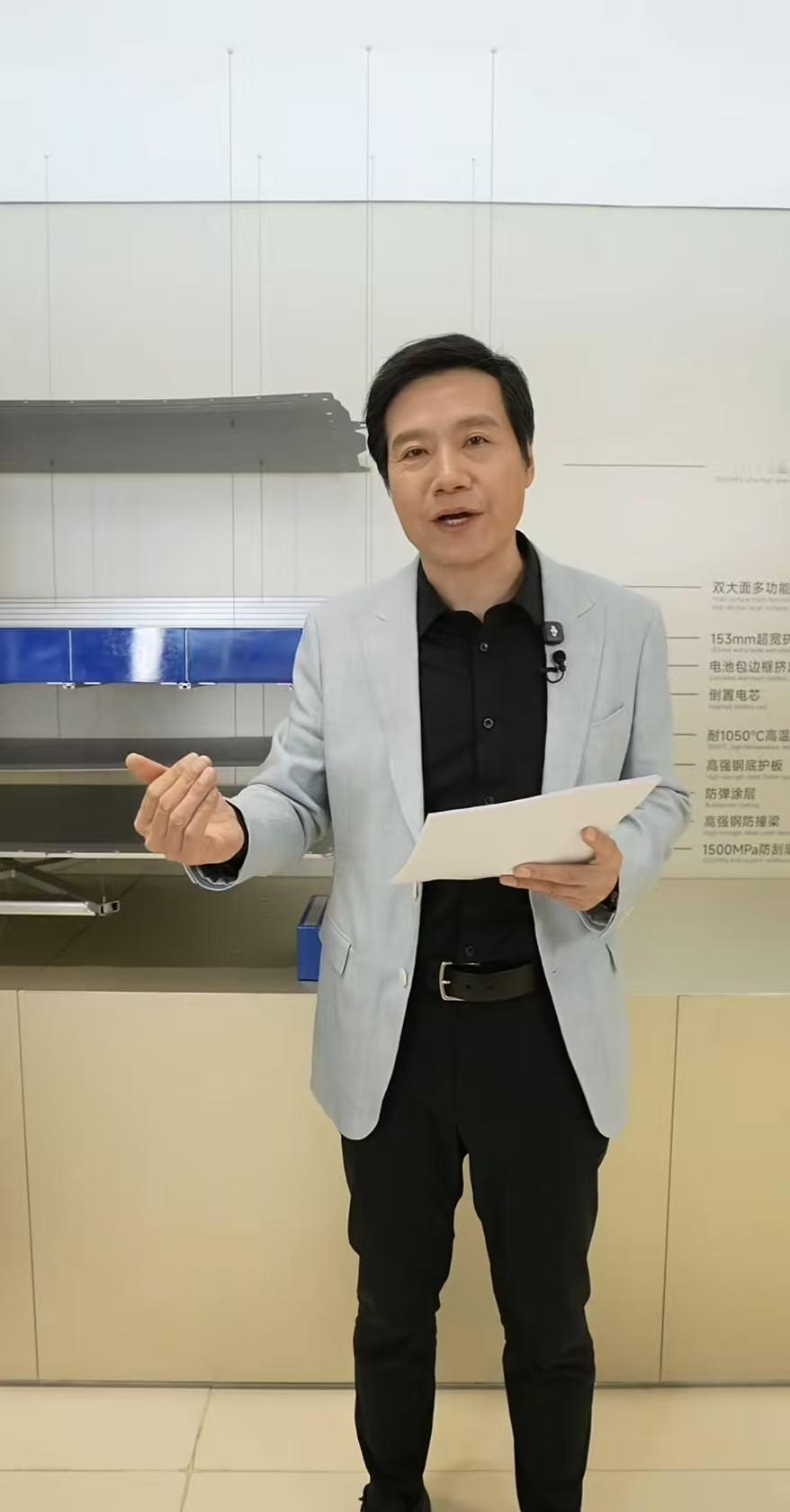 雷军谈小米电池的安全性！2月10日，小米创始人在直播中表示，小米对电池包的安