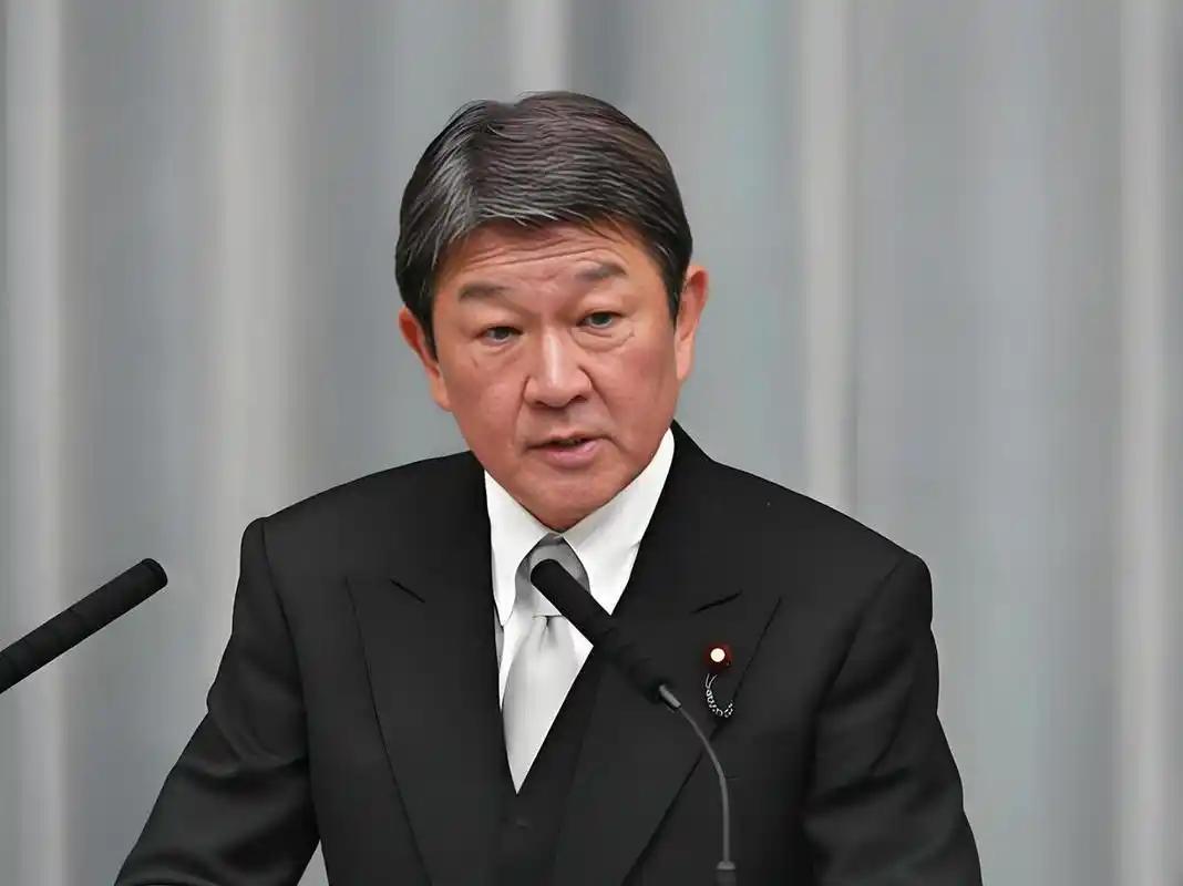 日本外相蹲守中国外长，聊了几句天气就算"外交成果"，高市把日本逼成啥样了？堂堂日