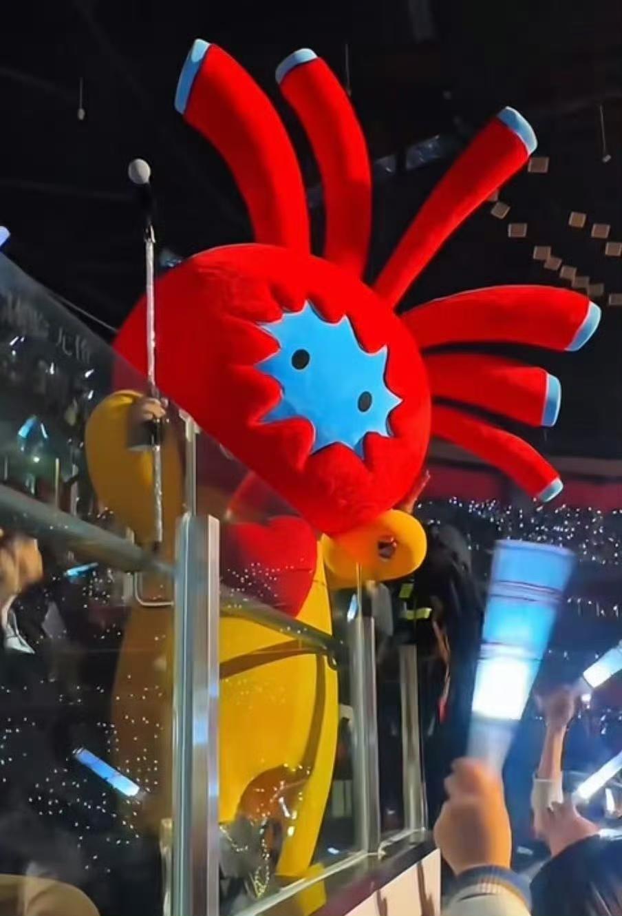 陈楚生演唱会招募志愿者，不是要扮演这个大六毛吧[捂脸哭]！要求好严格，身高1.7