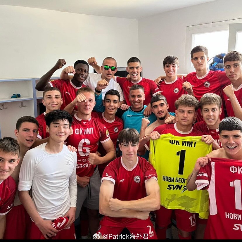 此前效力于塞尔维亚乌什切U19队的黄俊杰结束留洋，回到成都蓉城。黄俊杰出生于