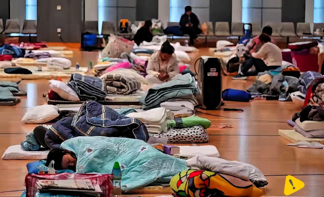 一把火吞掉的何止是房子，是无数家庭一辈子的血汗和安全感！香港这场夺命大火太