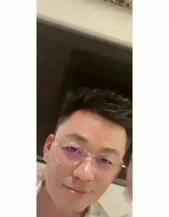 王宝强，人有钱可以基因突变。​​​