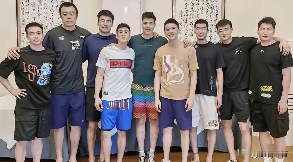 休赛期辽宁男篮各球员面临去留抉择。1、王岚嵚租借合同仅剩一年，不排除提前离开