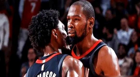 火箭这笔交易，根本就不是为了选秀权。很多人看到用惠特摩尔换两个未来的次轮签