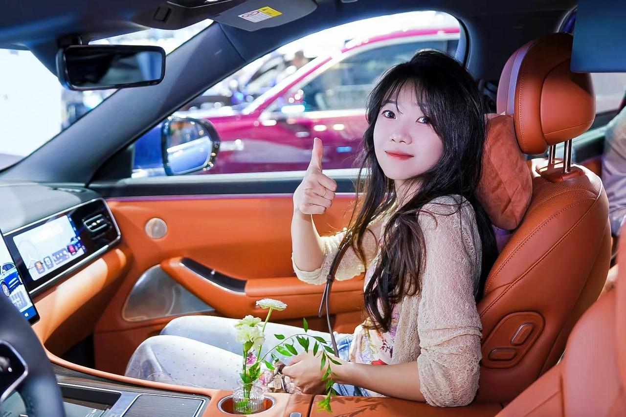插混相当于油车，增程相当于纯电。90%插混里程都是烧油在跑，70%增程里程都是纯