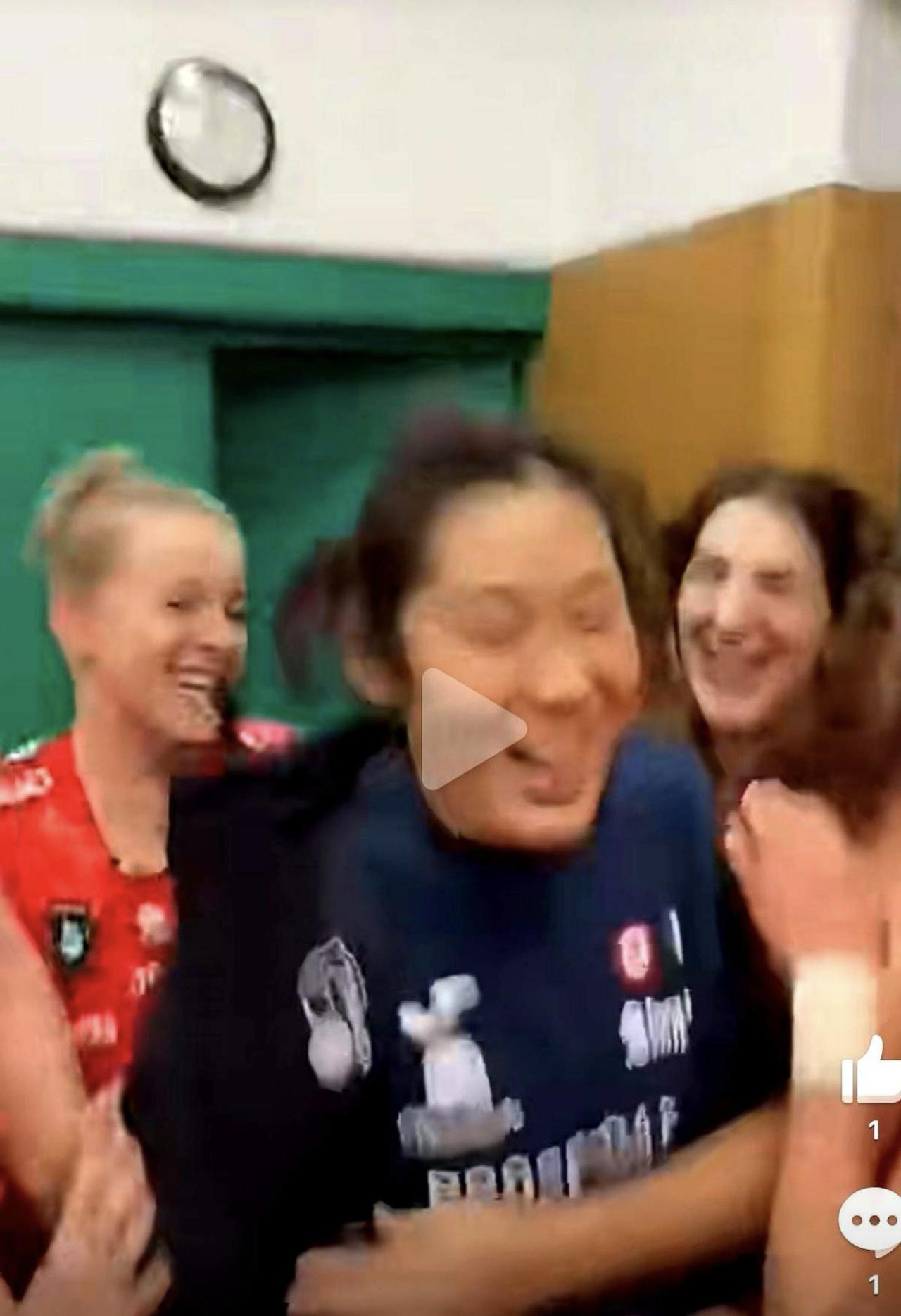 朱婷在科内多受欢迎：看看这3个做法就知道了！只要球队赢球，队友们就几乎会