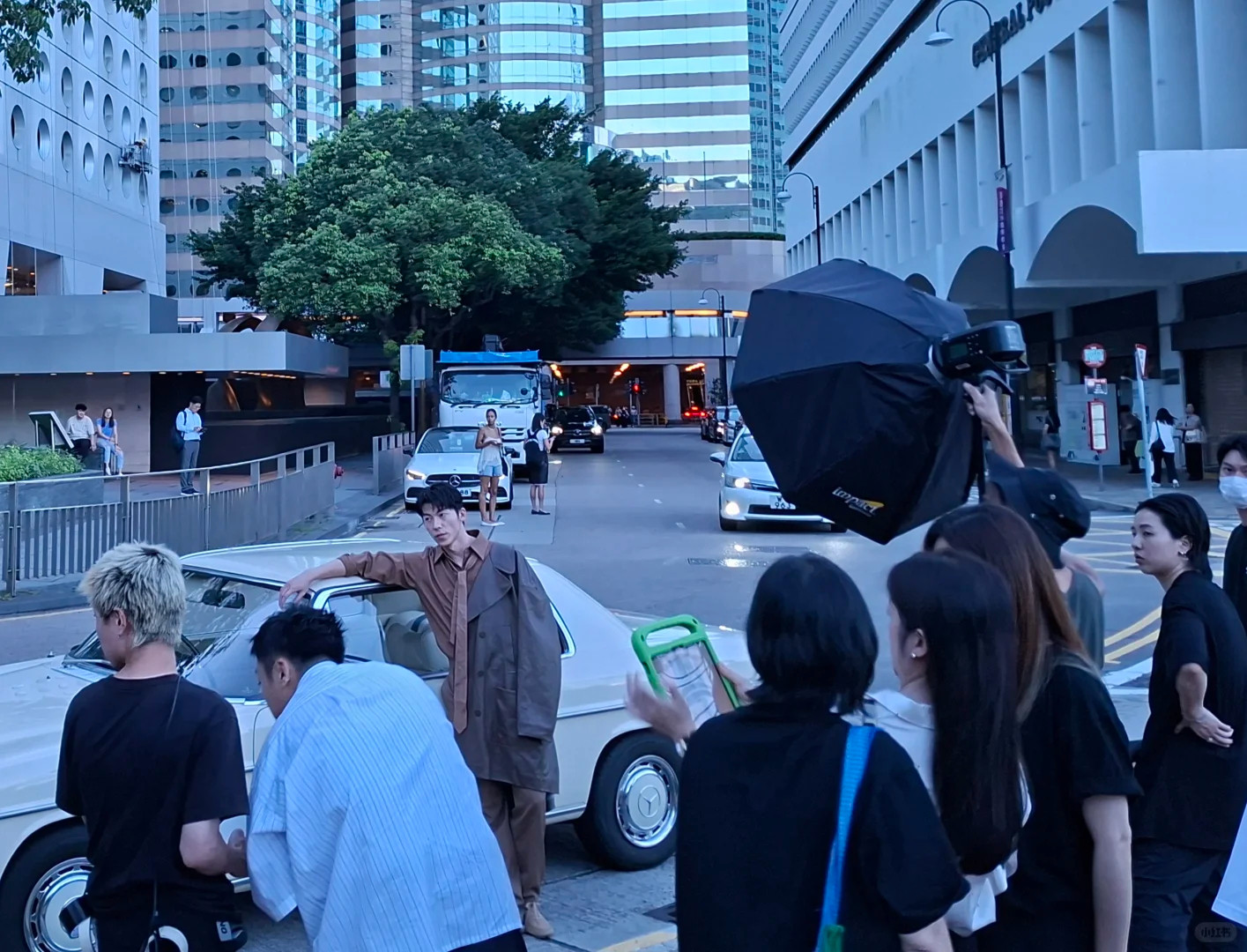 许光汉复工拍摄许光汉香港拍摄随随便便偶遇大帅哥！​​​