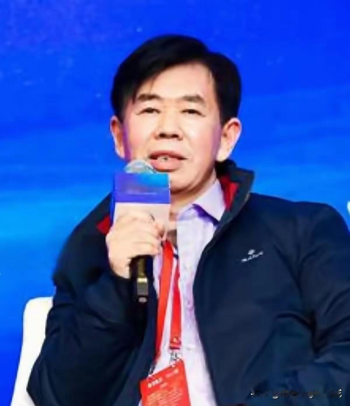 军事专家戴旭有个观点，很扎心。他说我们航母下水，五代机上天，导弹快到没影，家底