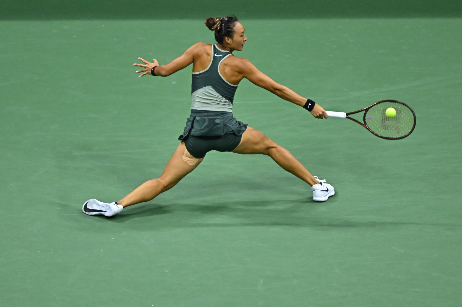 愈战愈勇✅郑钦文晋级美网32强2026美网女单第二轮，以6-4/2-6/6