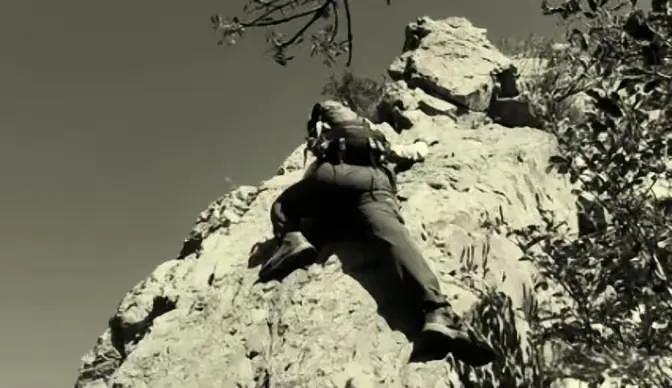 1951年华川阻击战，志愿军8连被困绝地三面是崖，一个安徽兵说我试试，然后徒手爬