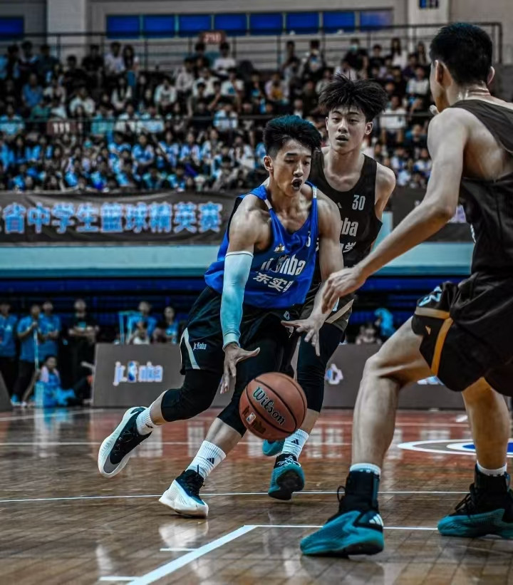 全国U19联赛第一阶段广东7战全胜，三国青场均合砍58.6分，杨溢三分成亮点